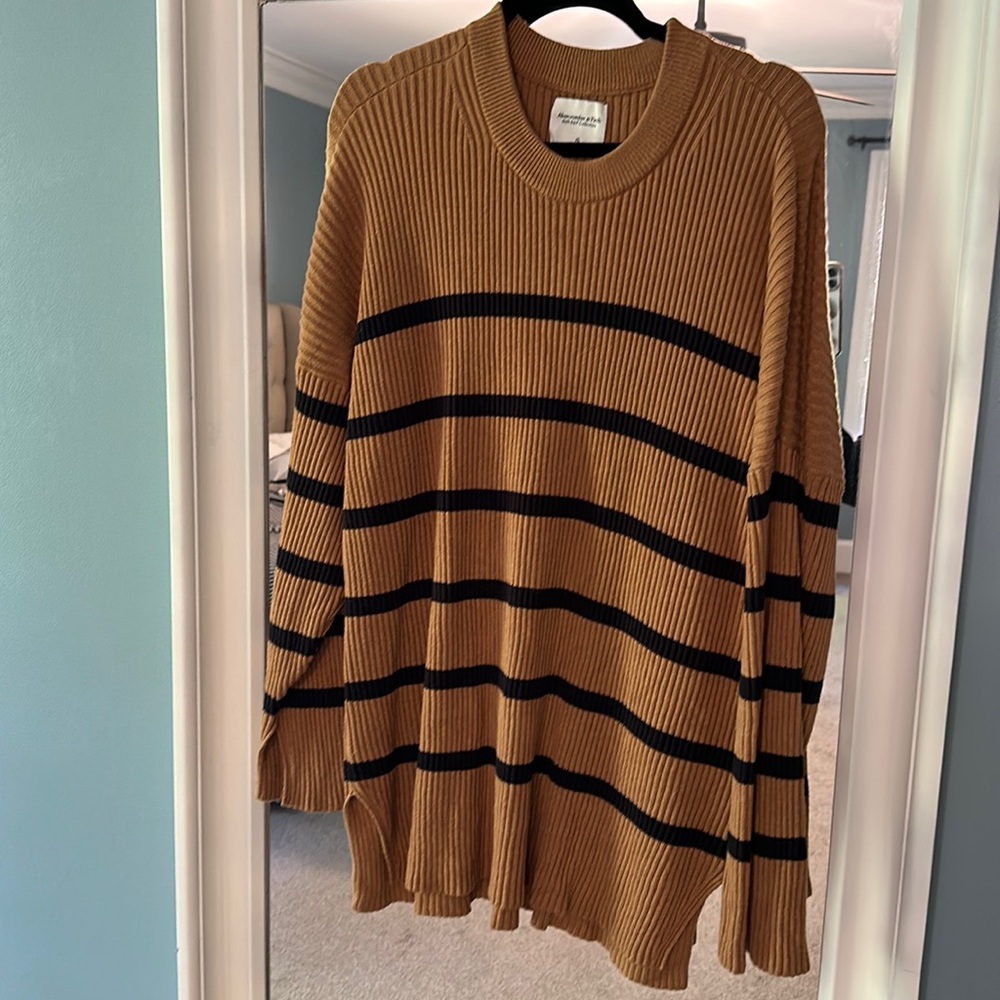 Women’s Abercrombie and Fitch Sweater